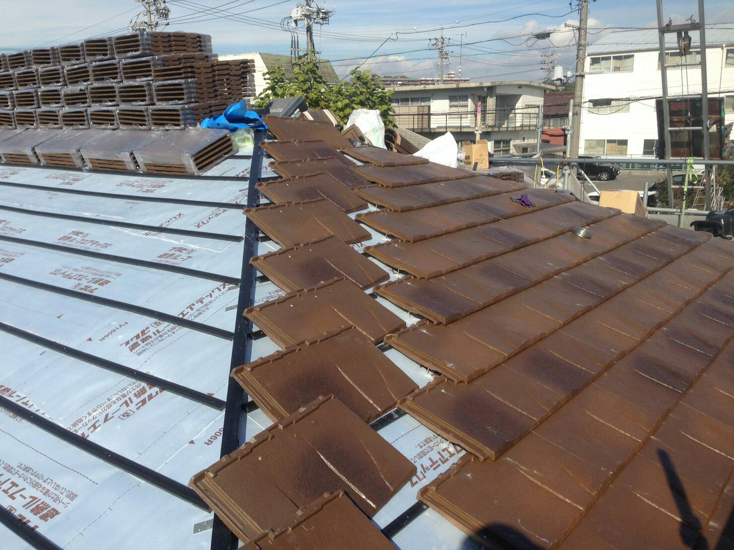 屋根葺き替え工事 屋根施工中