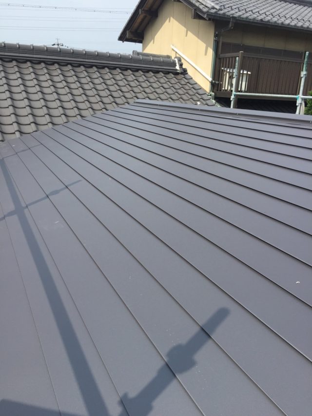 ガルバリウム鋼板の横葺き　施工後