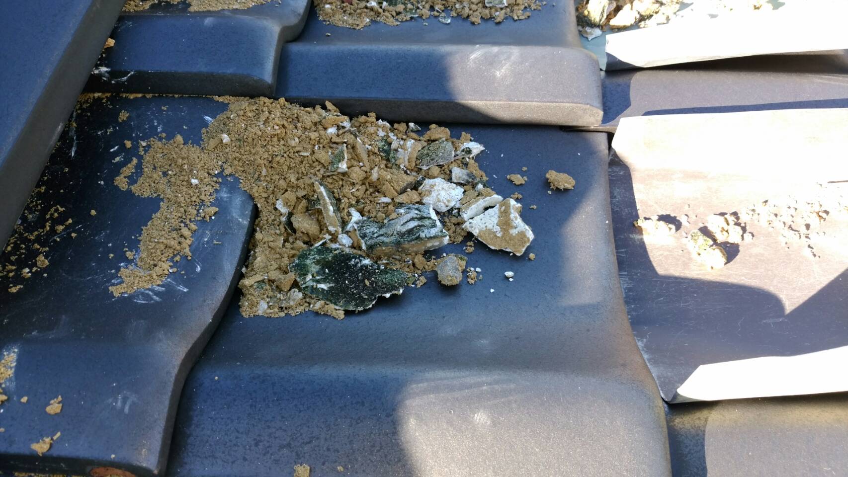 漆喰の状態確認と下地整え