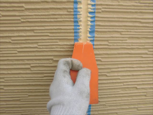 シーリング材のならし作業