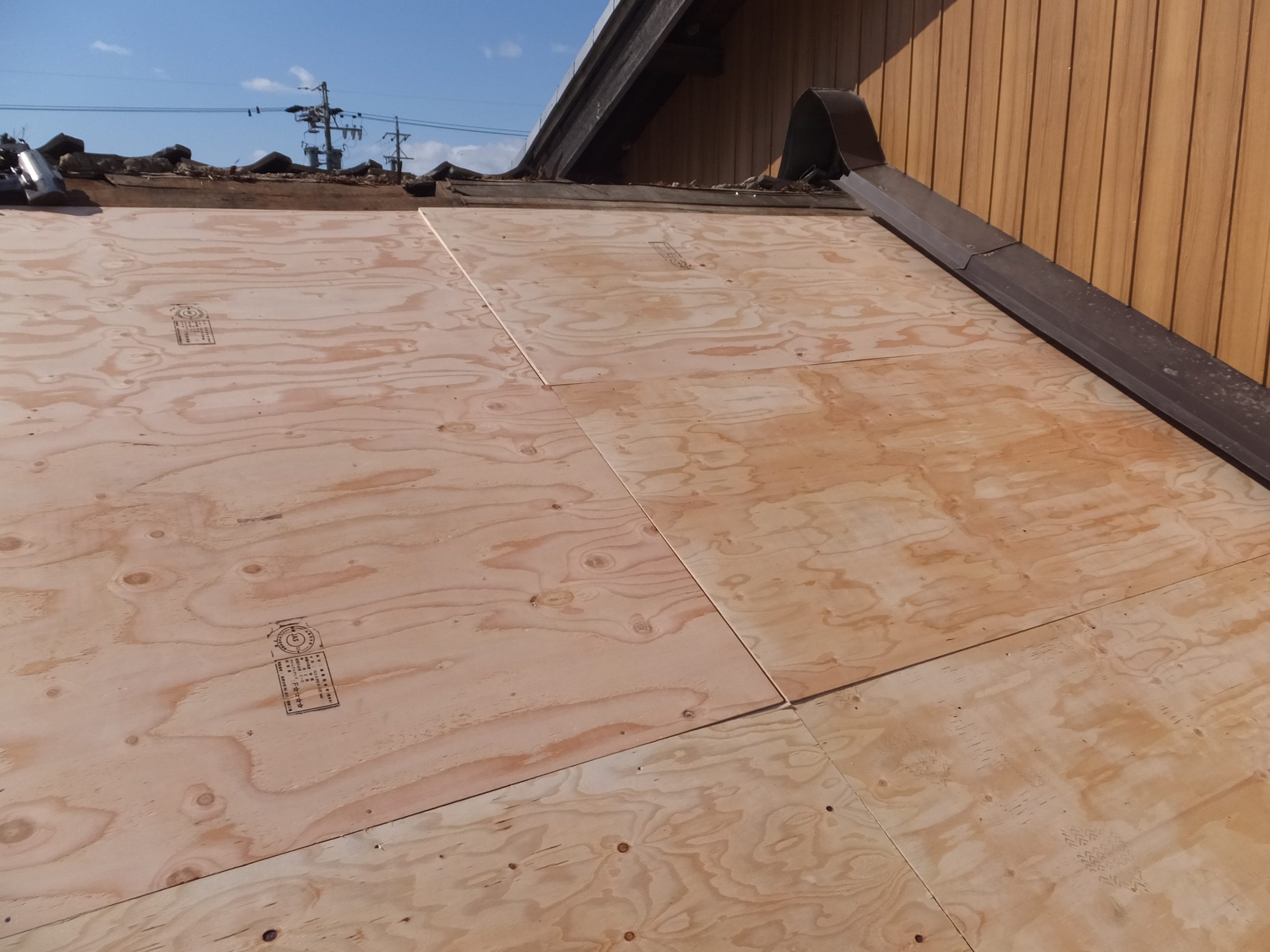 新しい野地板の施工