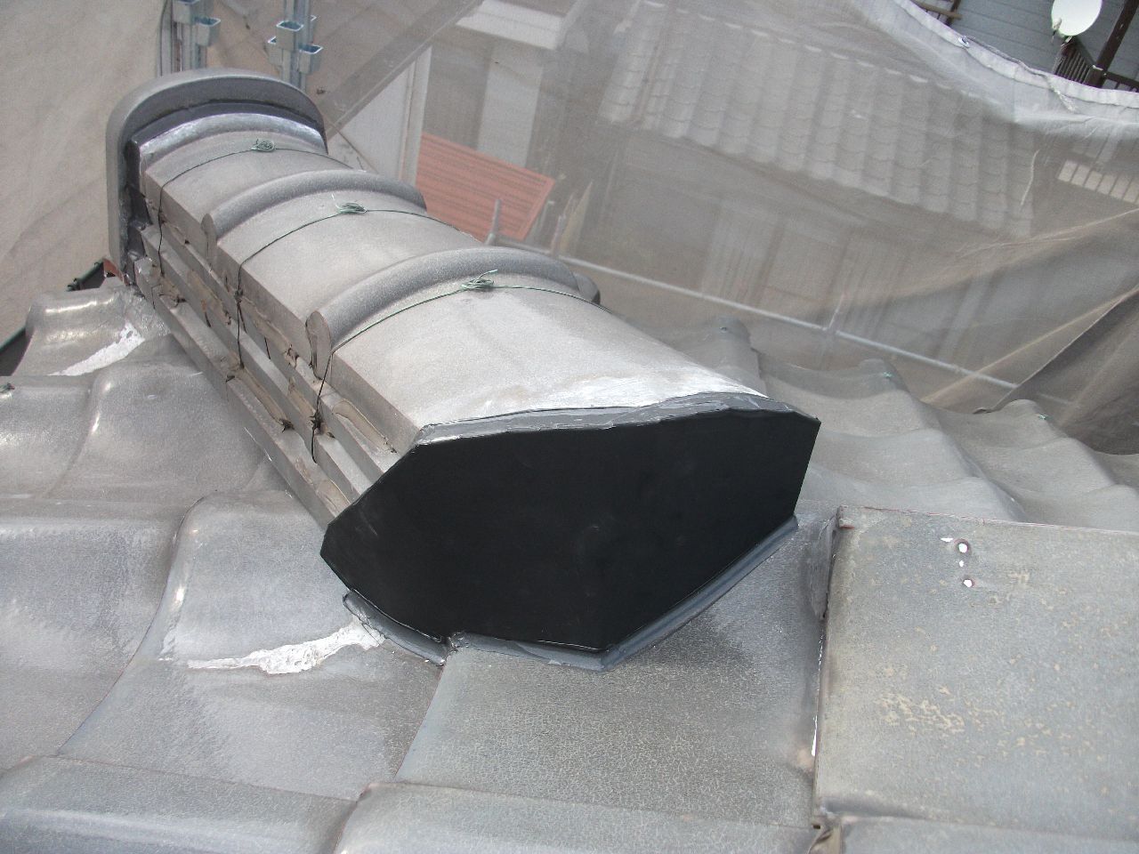 鬼瓦周りの最終仕上げ