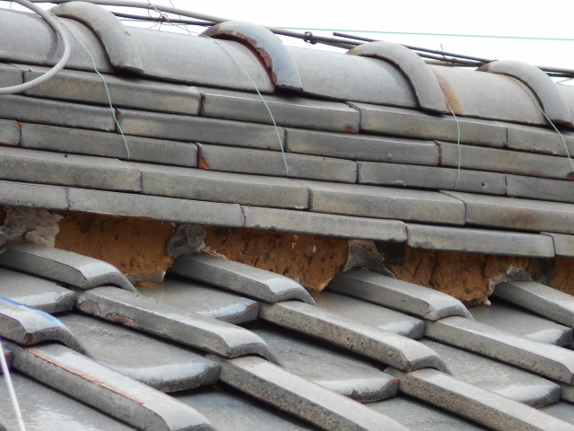 三日月漆喰のはがれ