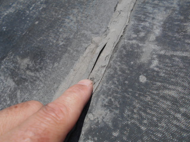 シート防水の亀裂