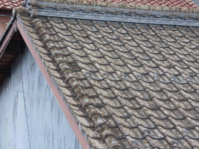 セメント瓦塗膜のはがれ