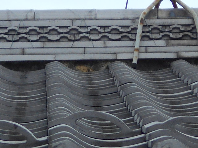 三日月漆喰のはがれ