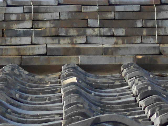 三日月漆喰のはがれ