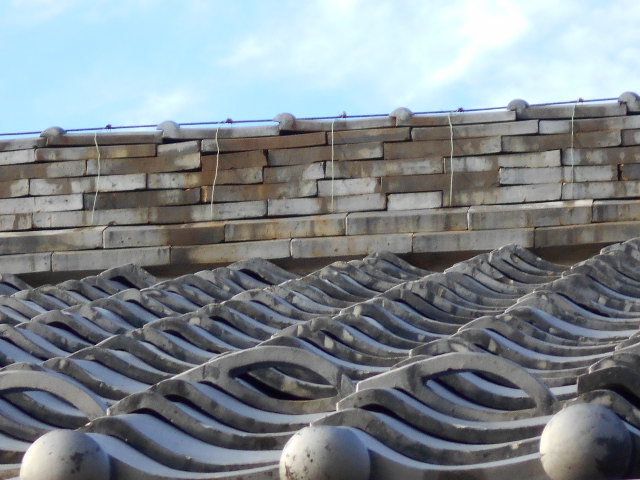 三日月漆喰はがれ