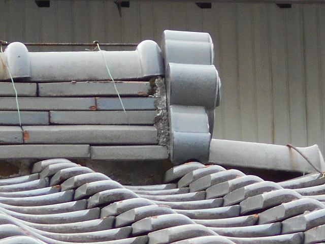 鬼瓦漆喰はがれ