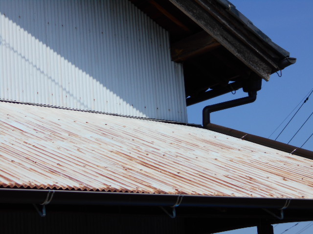 トタン屋根