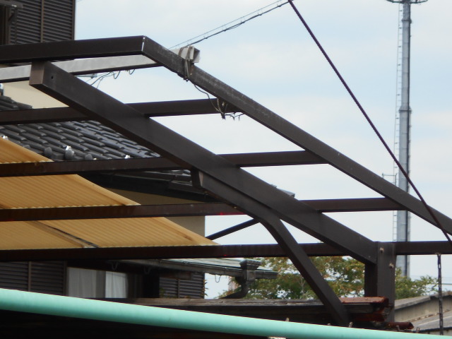 ポリカ波板屋根現場調査