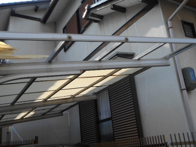 塩ビ波板の飛散・張替え