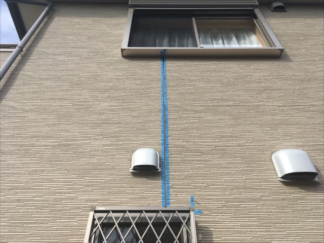 マスキングテープにて養生の写真