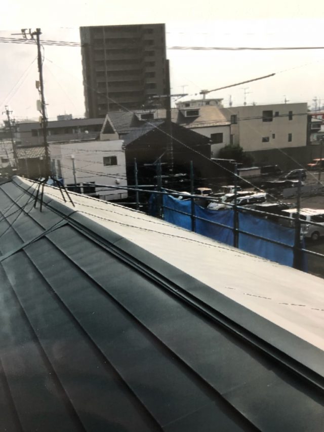 ガルバリウム鋼板　横暖ルーフ貼り完成