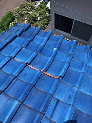 瓦の全体的なずれ