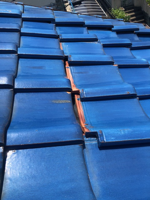 日本瓦のずれ　雨漏り