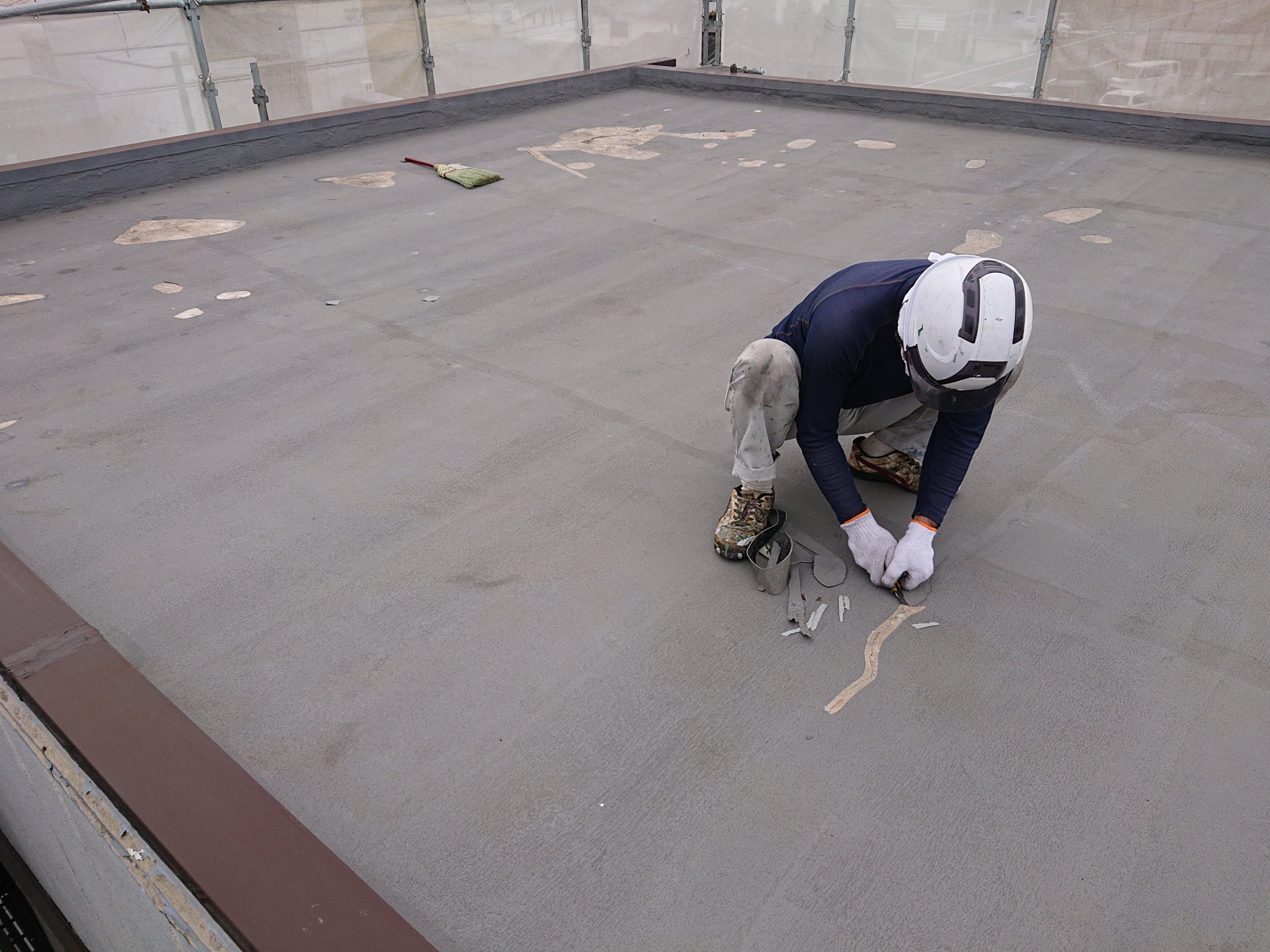 既設防水の劣化　クラックがありました