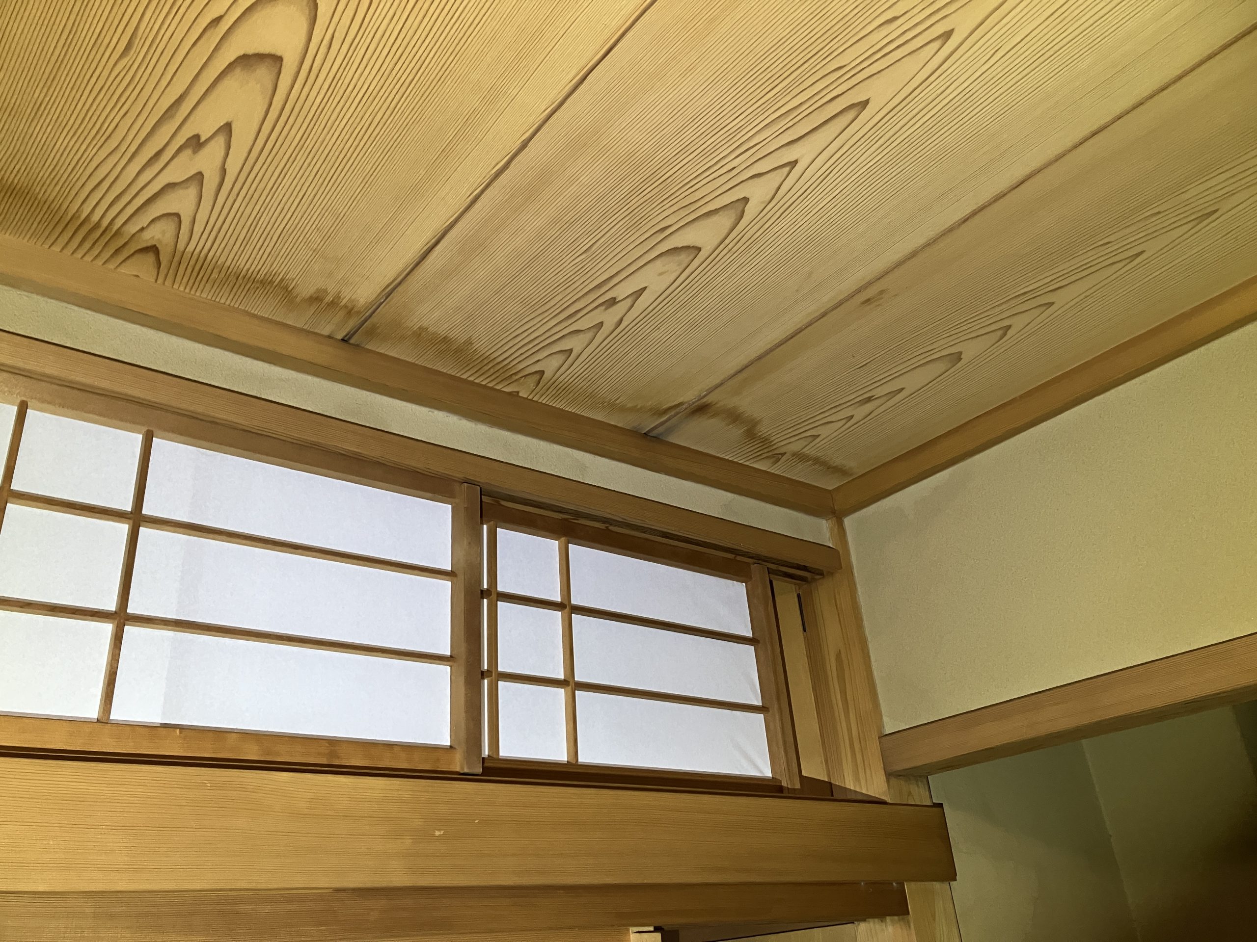 施工前　天井の雨染みの写真