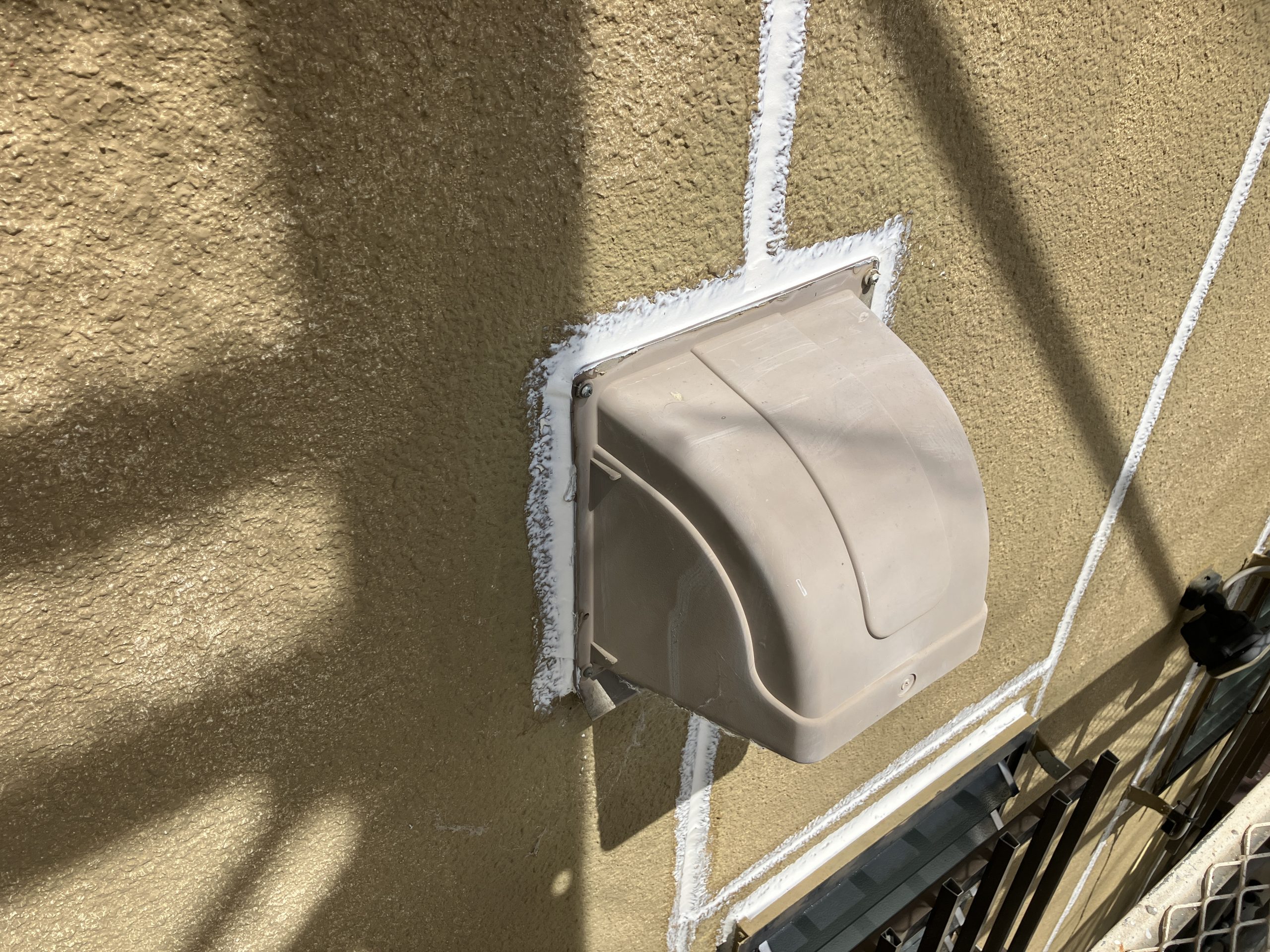 外壁塗装工事　目地の補修　シーリング