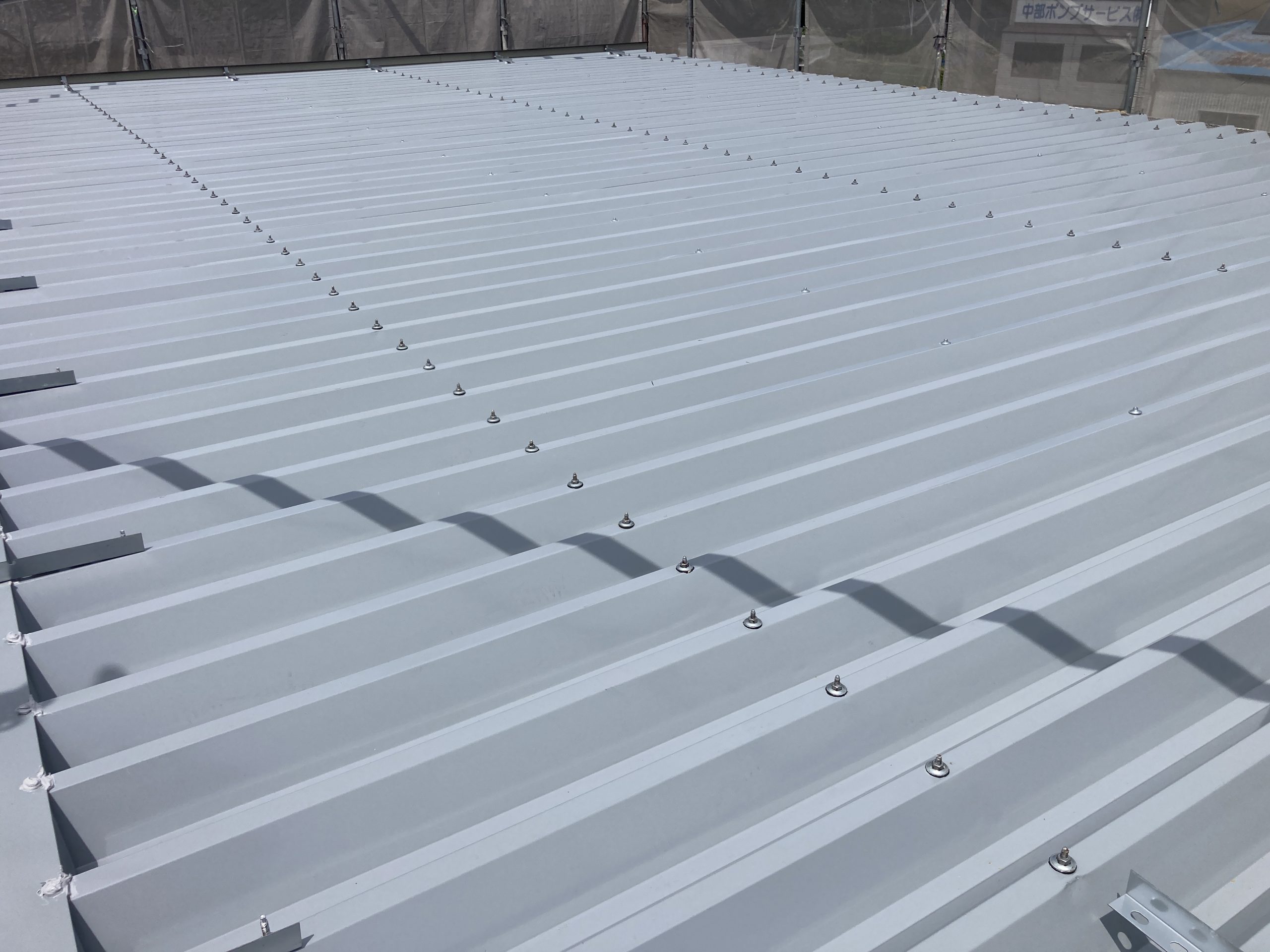 折板屋根カバー工法