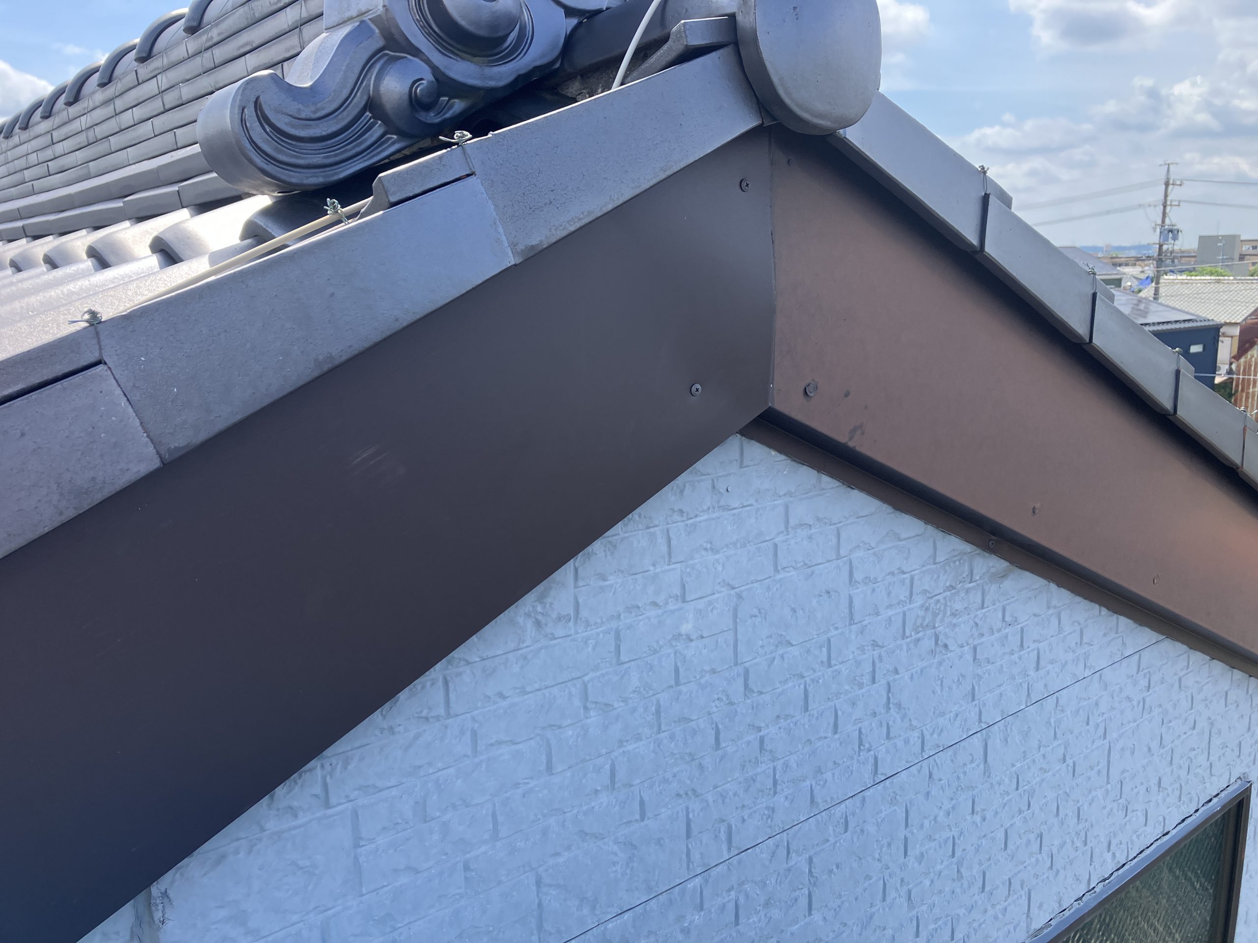 破風板金　補修工事　ビス止め