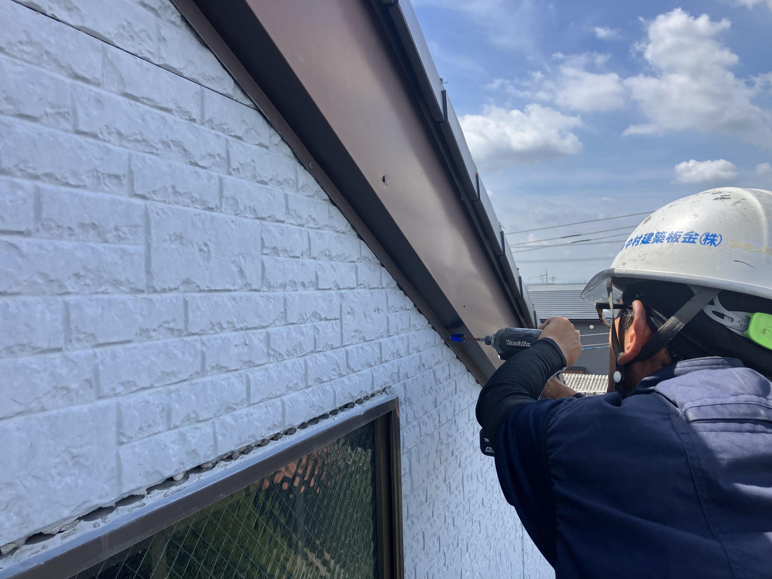 破風板金　補修工事　ビス止め