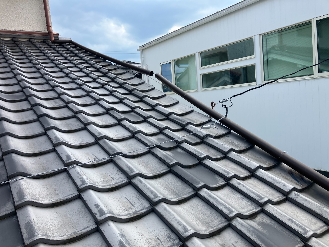 屋根上の這樋の修繕工事　施工前