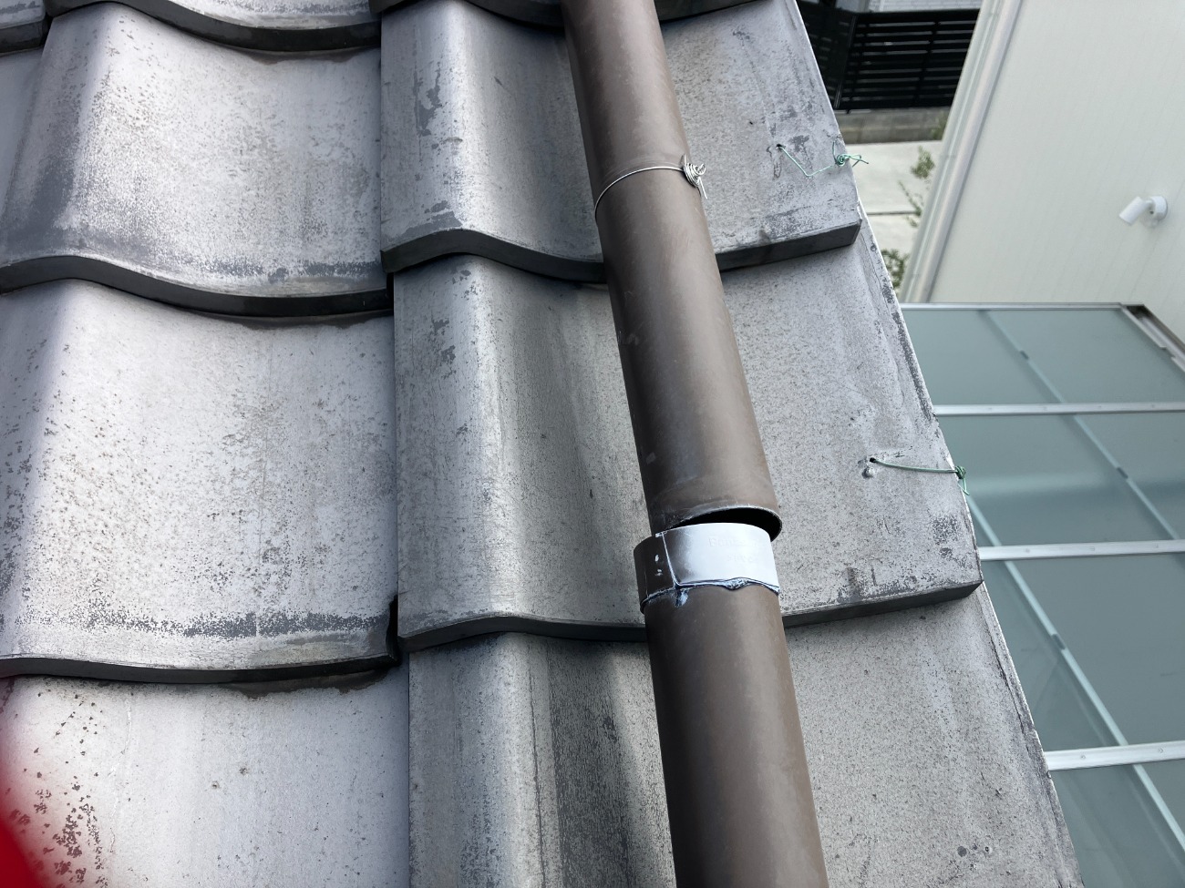 屋根上の這樋の修繕工事 施工前