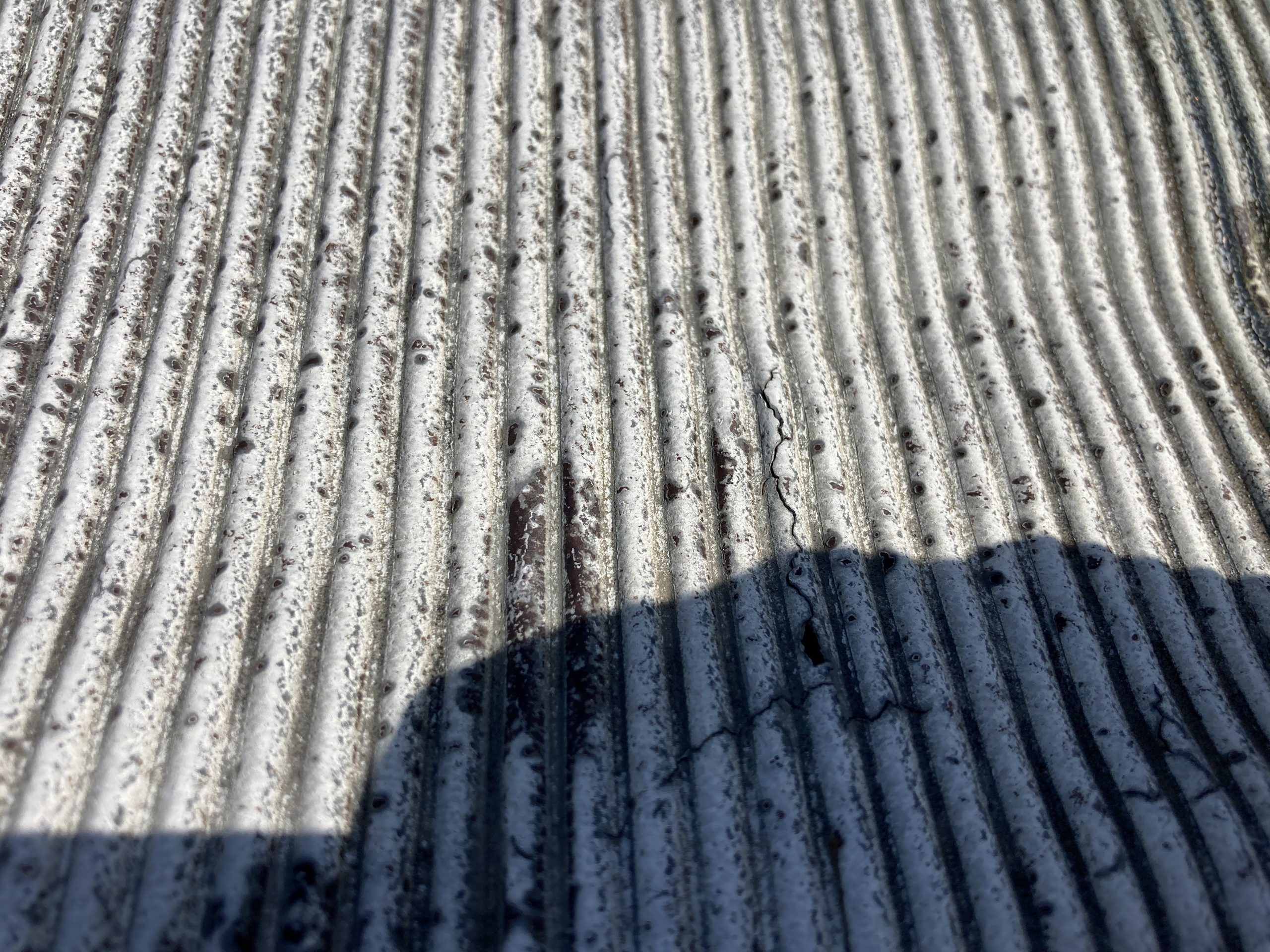 エプロンの劣化　ひび割れ