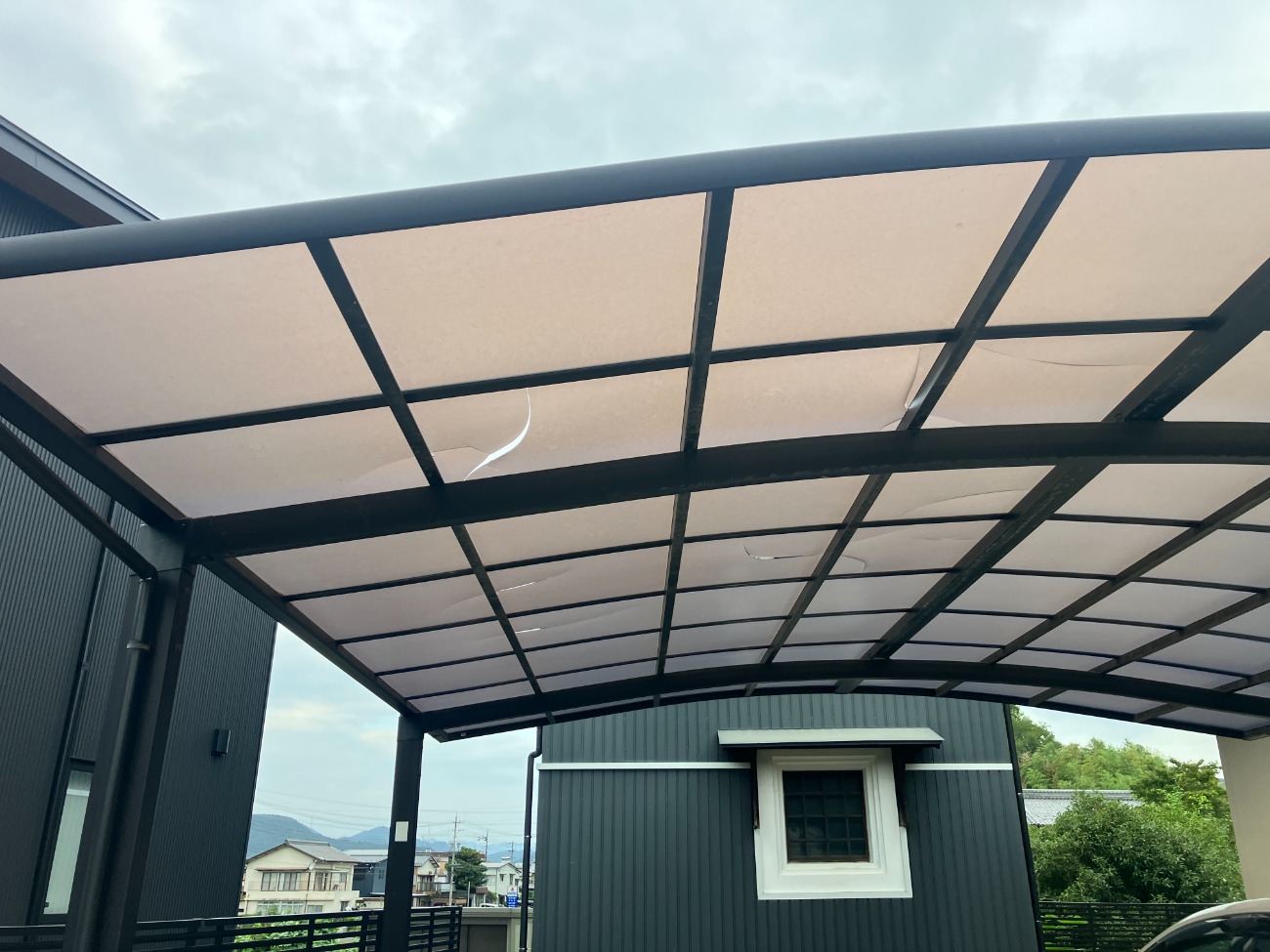 カーポート 施工前 割れている状況