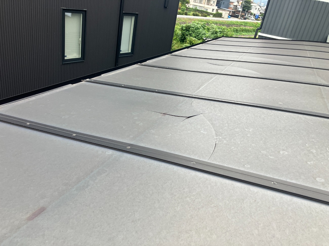 カーポート 施工前 割れている状況