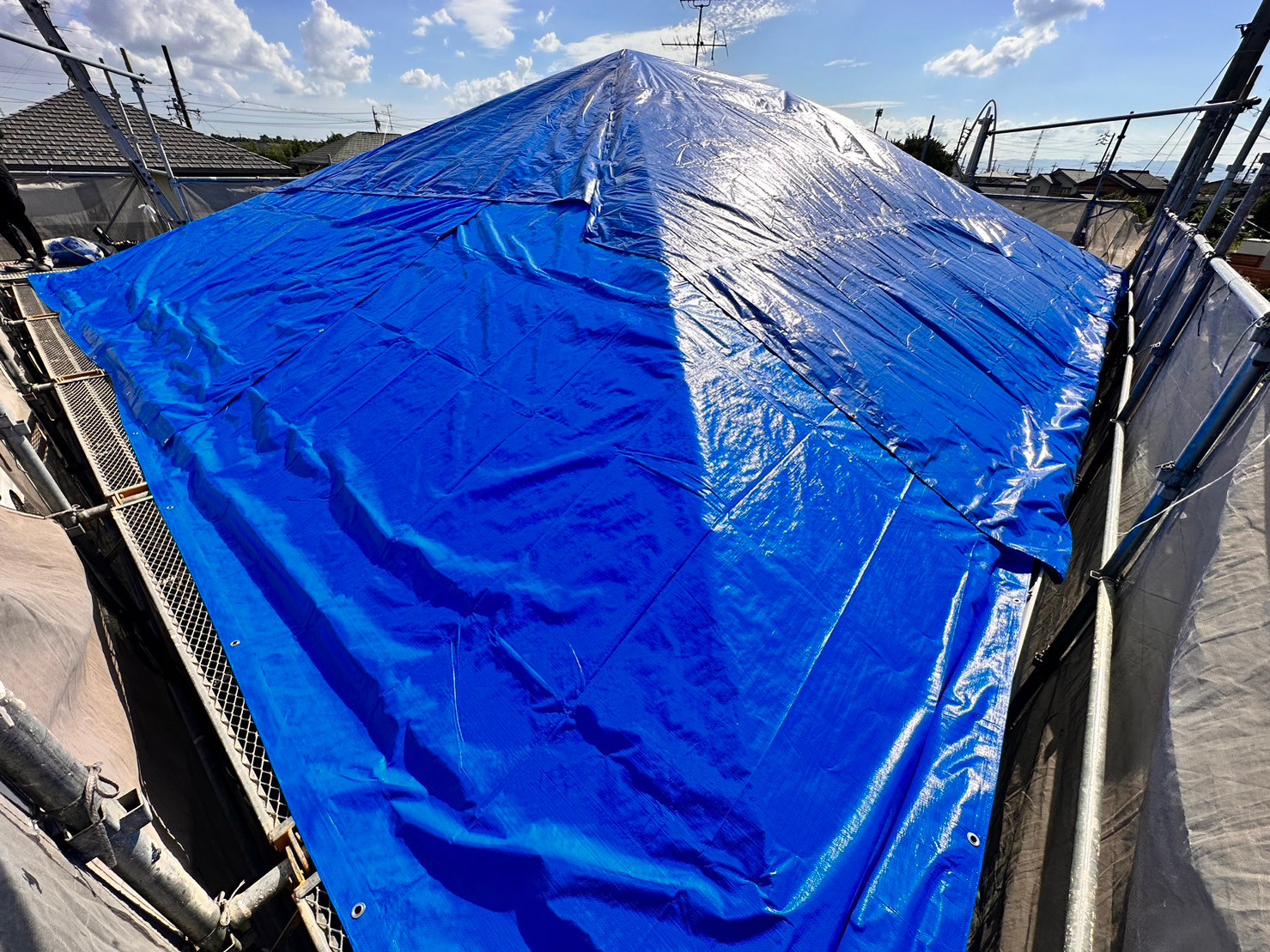 葺き替え工事　ブルーシート養生