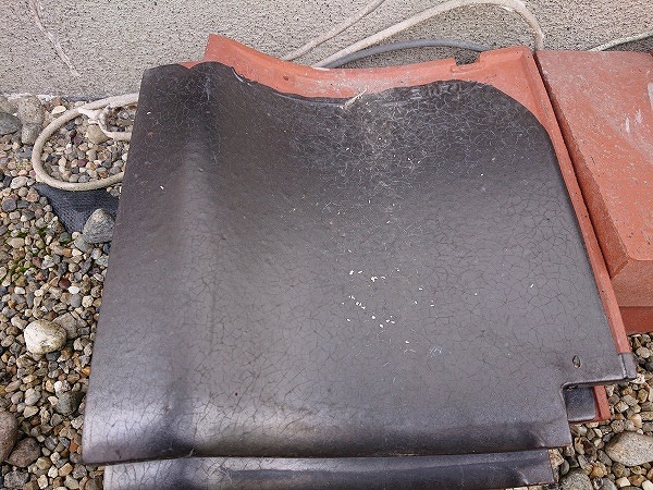 点検した屋根で使用されていた瓦