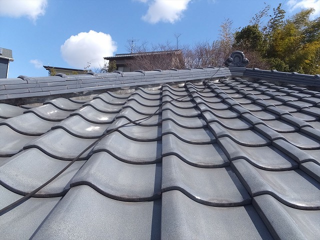 棟瓦のズレに注意
