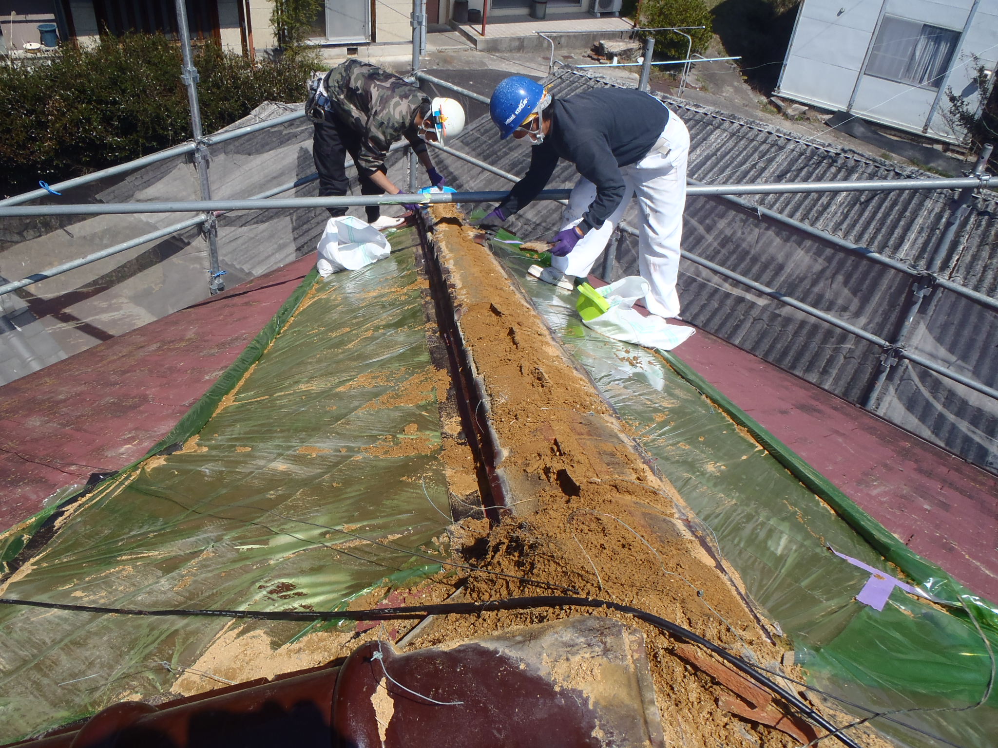 旧棟土の撤去作業