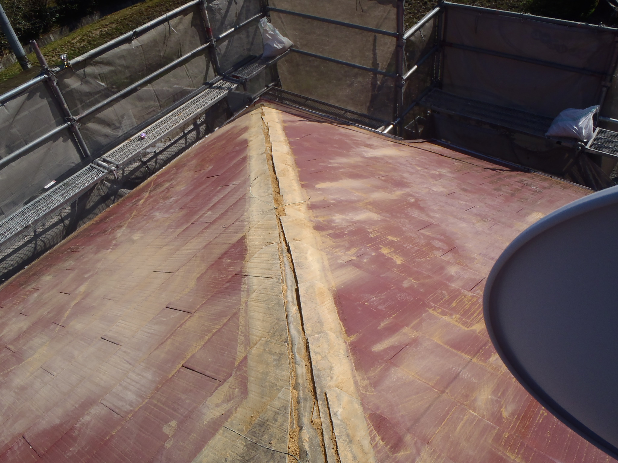 棟部の清掃と下地調整