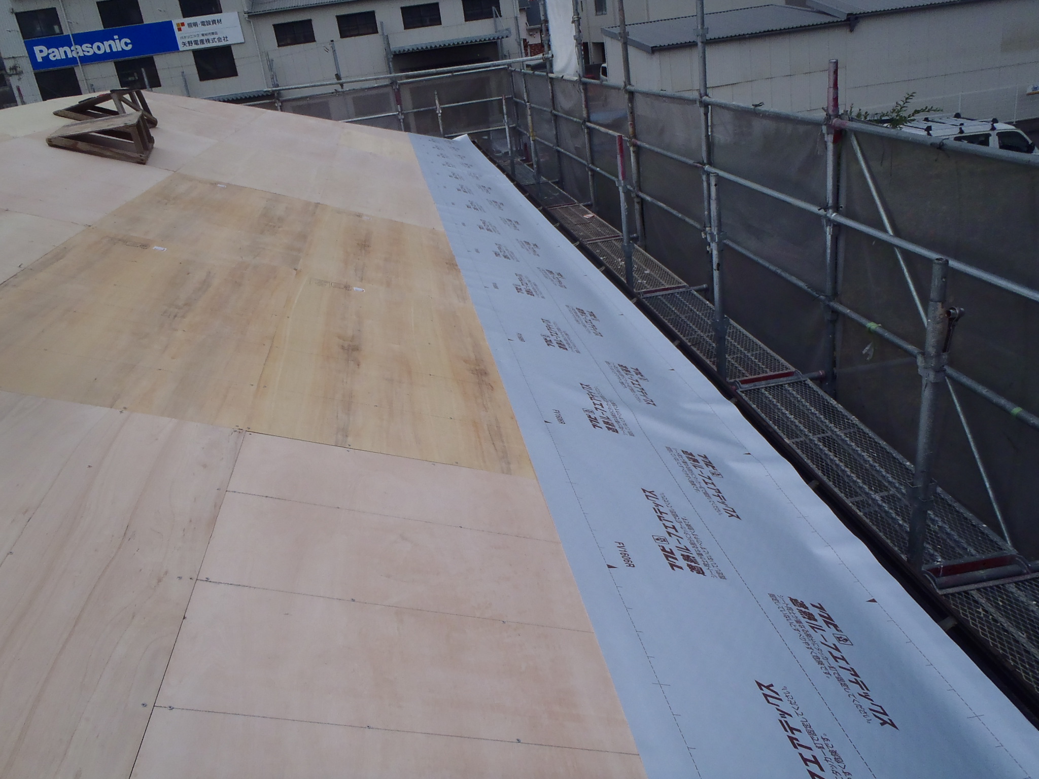 屋根葺き替え工事 コンパネ・ルーフィング貼り