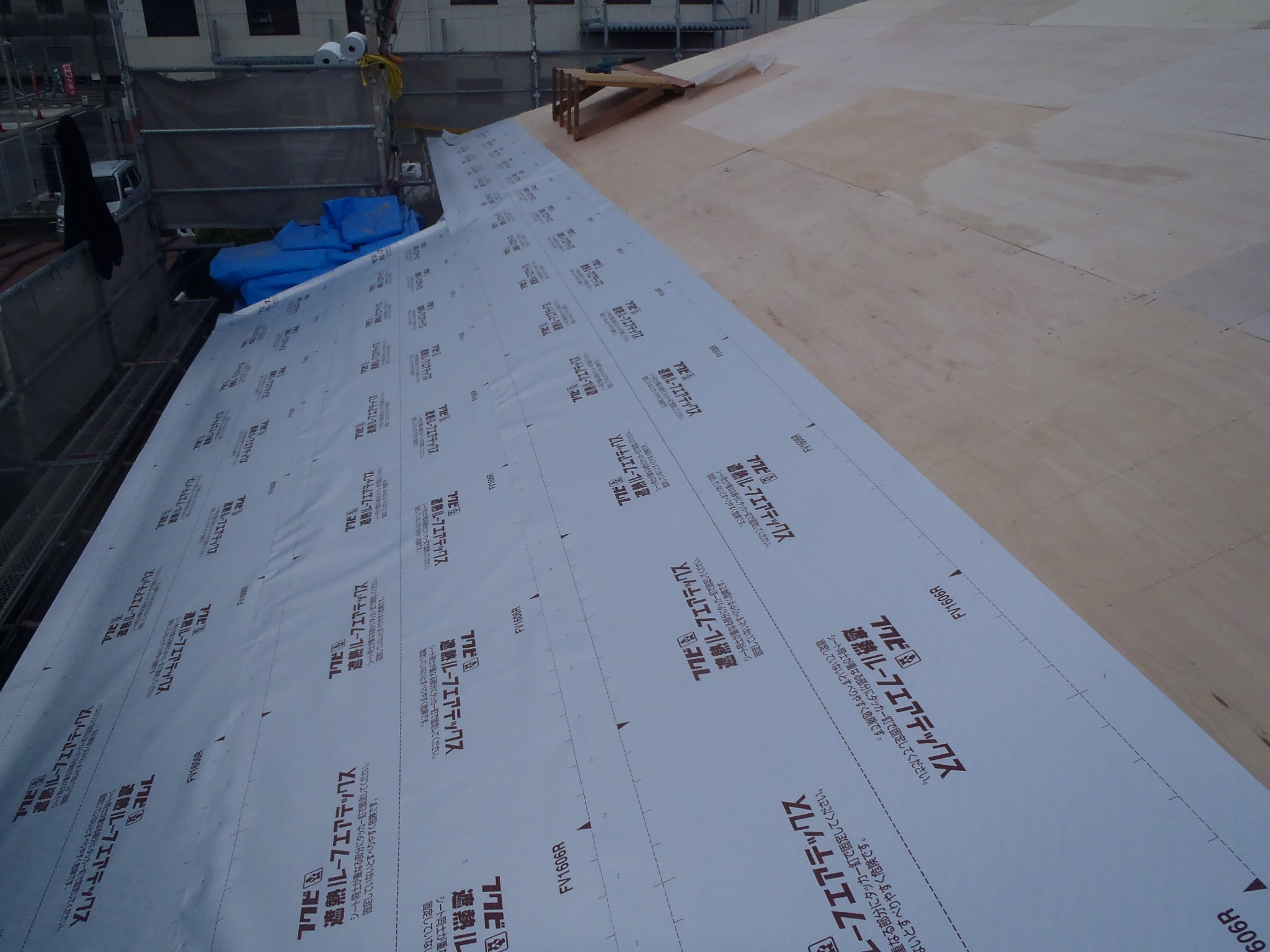 屋根葺き替え工事　コンパネ・ルーフィング貼り