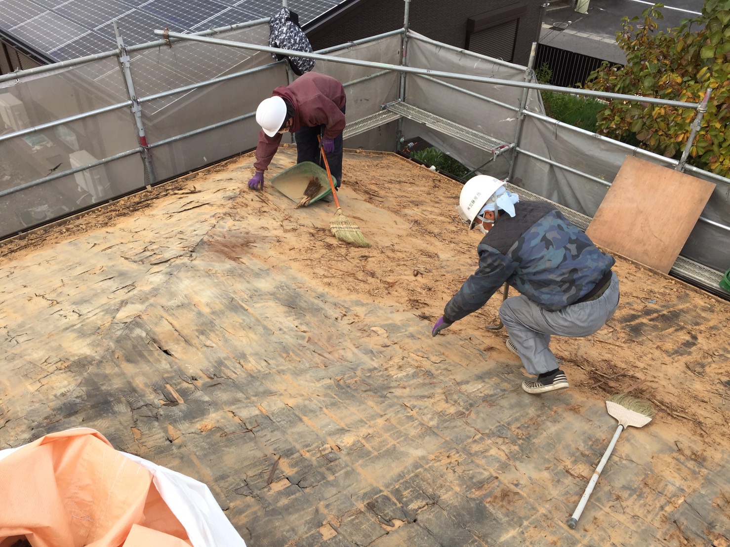 ルーガ鉄平 葺き替え工事 屋根解体工事