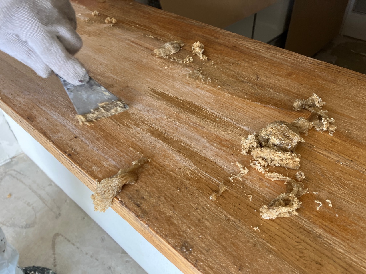 カウンター塗装　既設塗膜剥離中