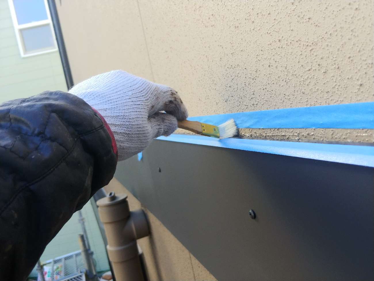 幕板工事　プライマー塗布