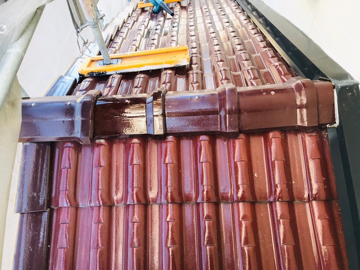 岐阜市突風被害　瓦割れ　棟取り直し工事