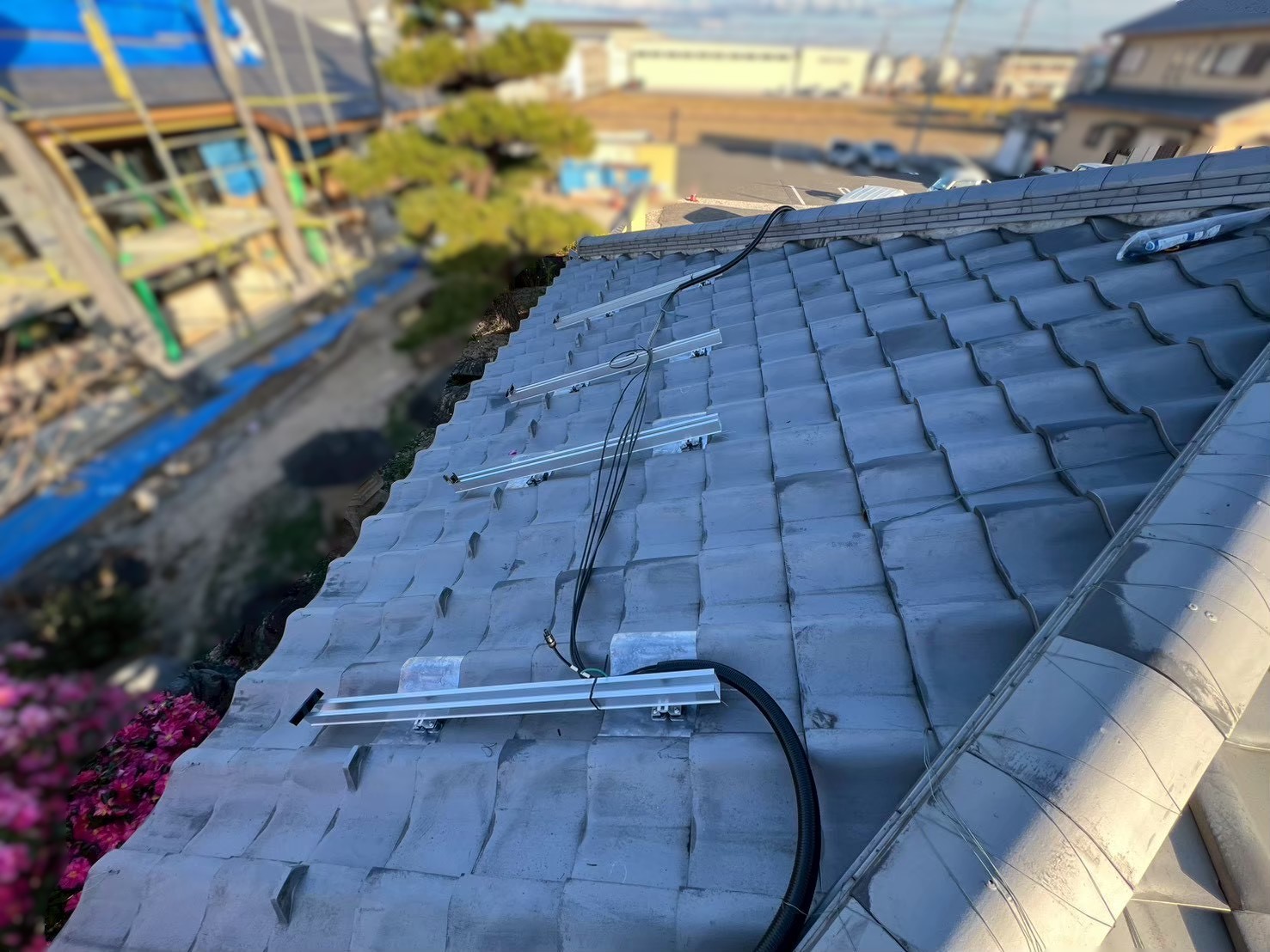 寄棟屋根とラック