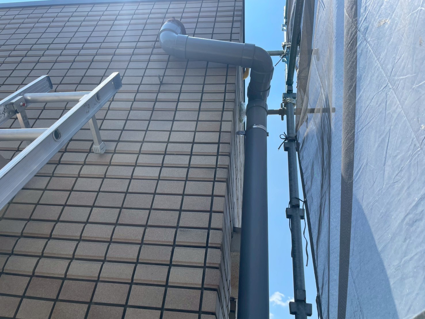 付け替え後の竪樋