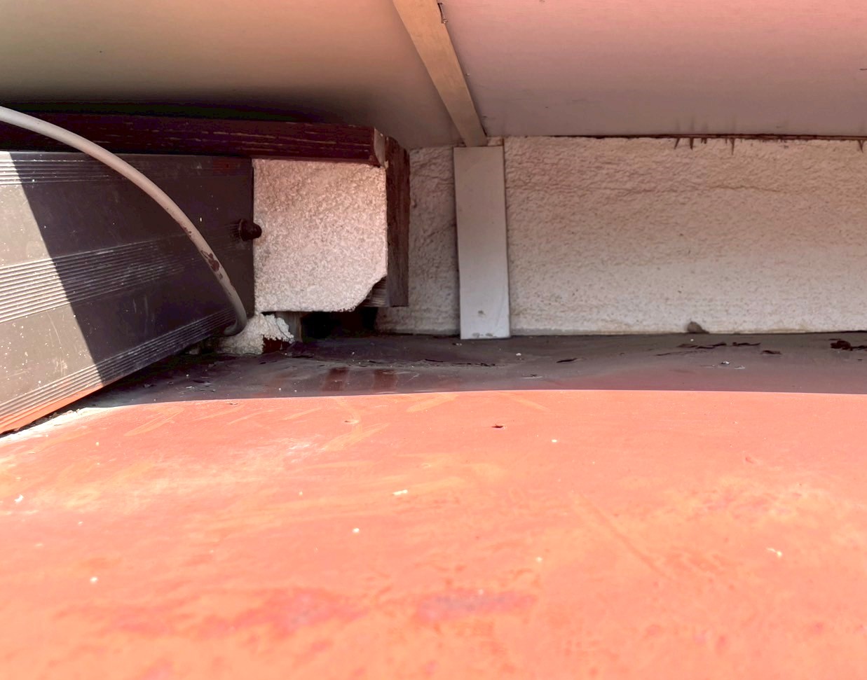 水切り施工前の庇の取り合い