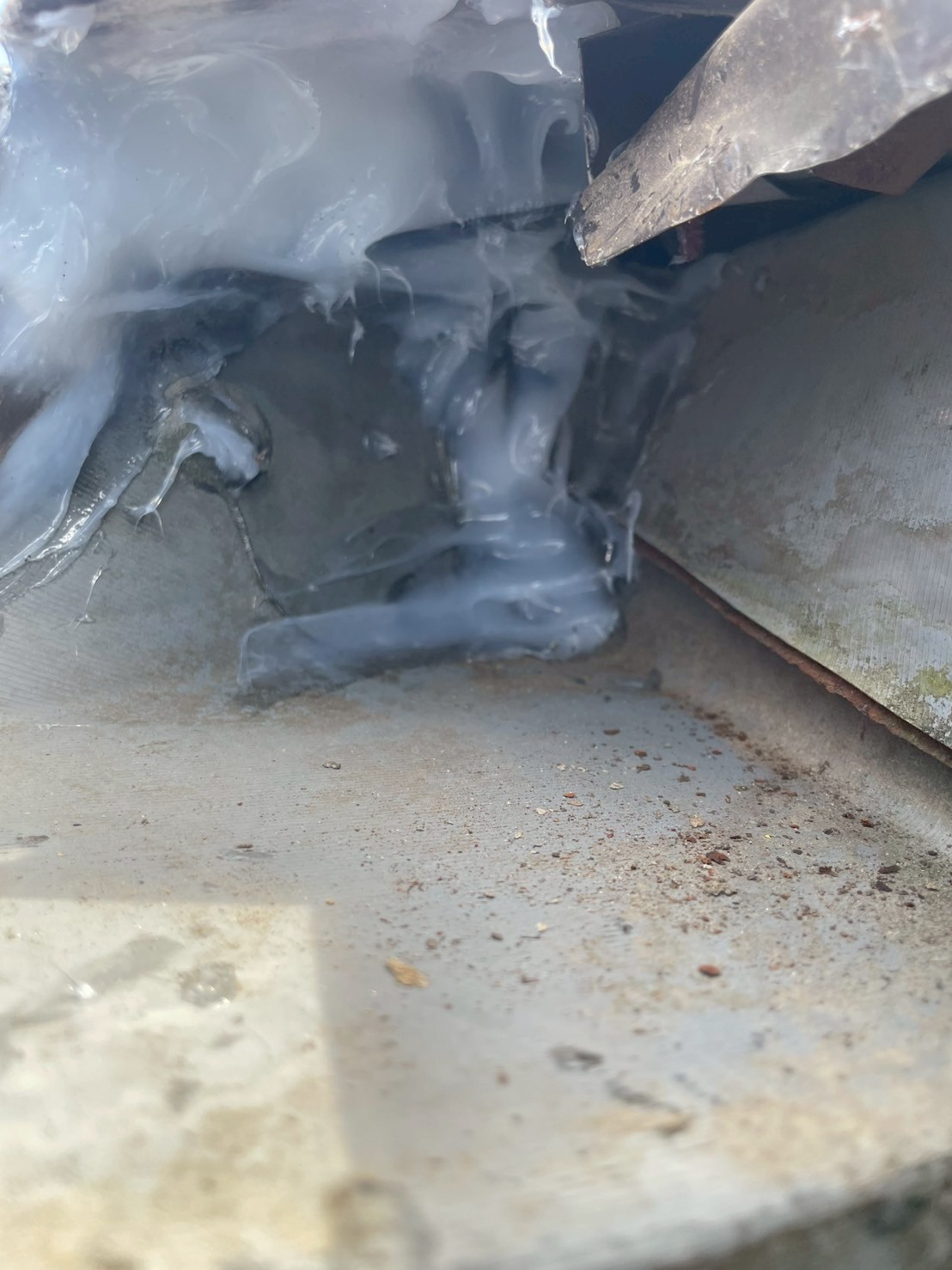 屋根取り合い部分のコーキング打ち直し