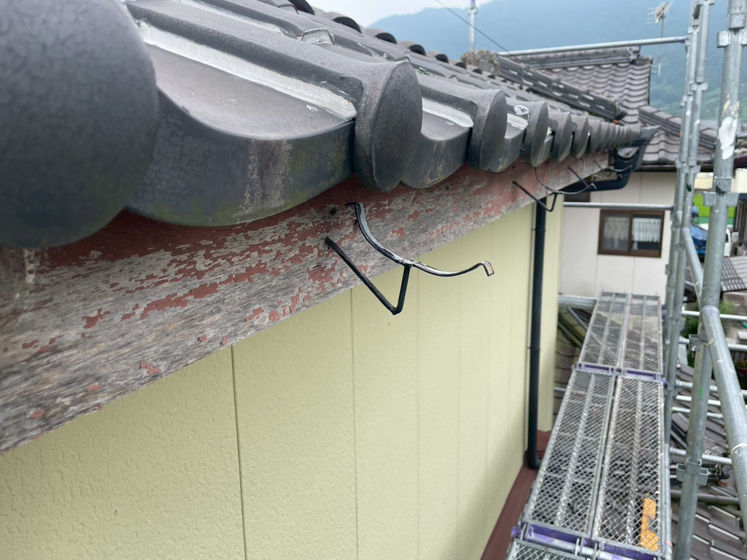 飛散した軒樋跡