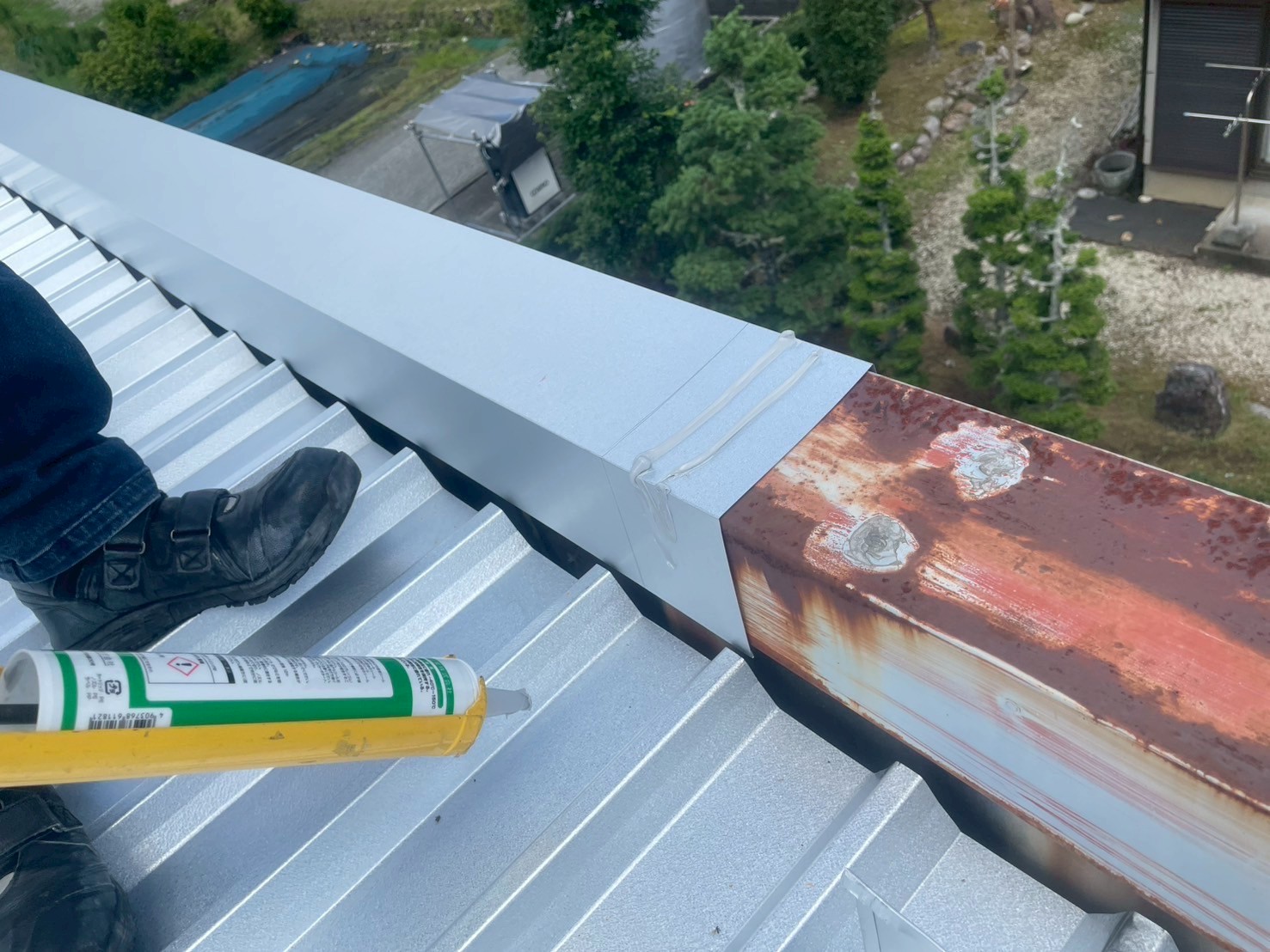 カバー工法　軒部分の笠木