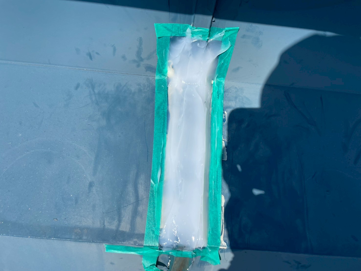 折板屋根の雨漏り補修のシーリング