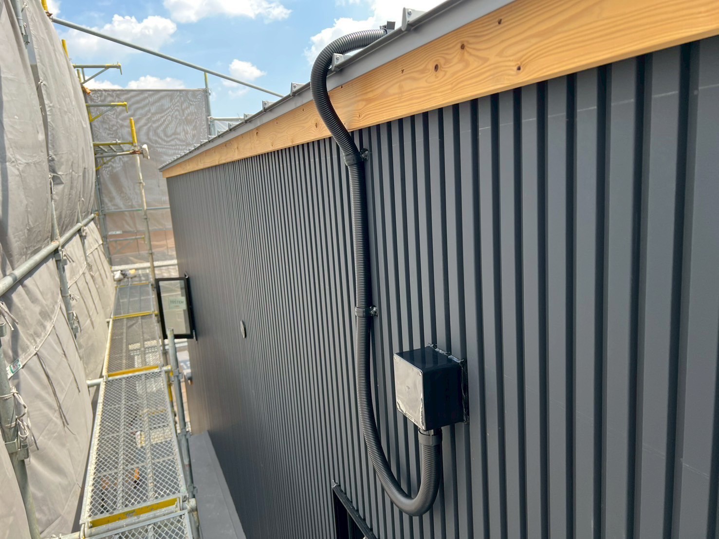 プールボックスと配線